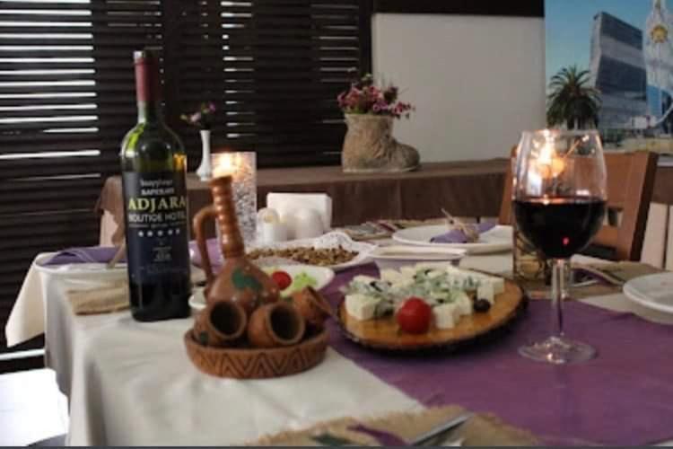 Adjara Boutique Hotel Batoemi Buitenkant foto