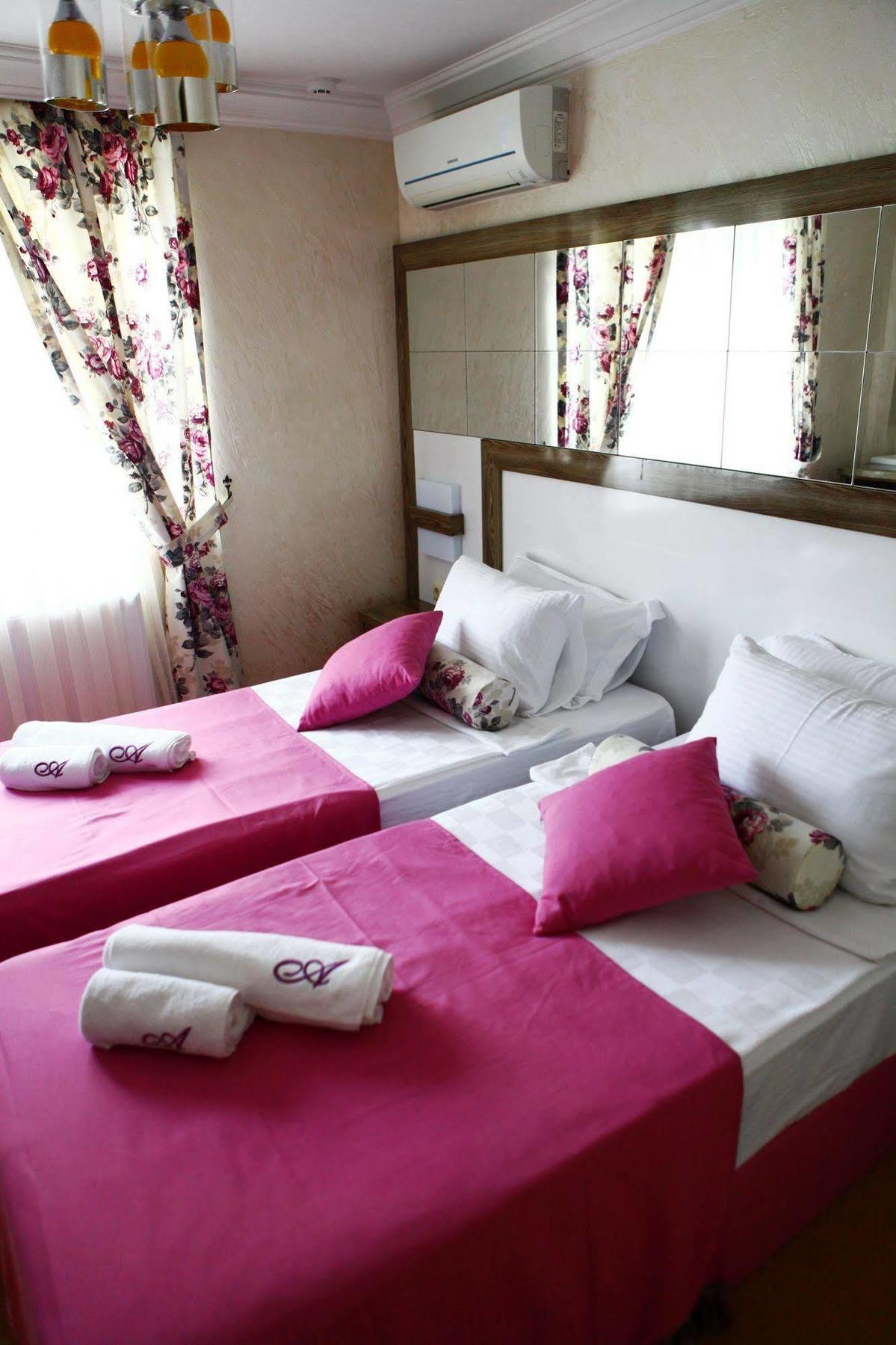 Adjara Boutique Hotel Batoemi Buitenkant foto